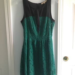 Lace sleeveless dress